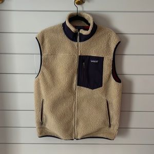 Patagonia Men’s Retro-X Fleece Vest, Large. Natural with Purple Trim.